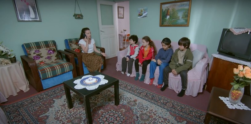 "Zranione ptaki" odc. 55. W domu Meryem pojawi się gromadka przestraszonych dzieci /YouTube
