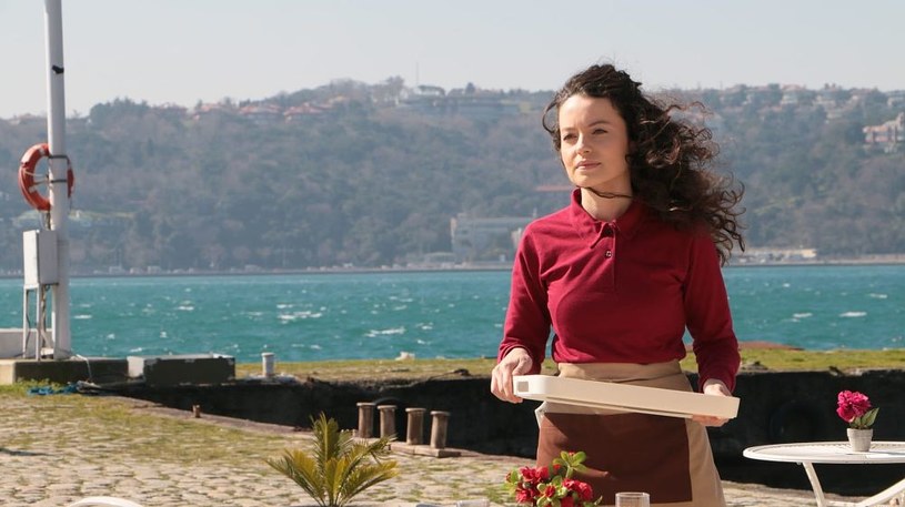 "Zranione ptaki" to bardzo popularny serial turecki, emitowany przez Telewizję Publiczną. Co wydarzy się w kolejnych odcinkach? /YouTube