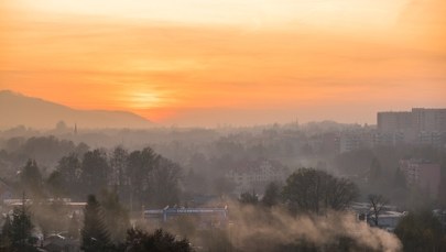 "Zrezygnuj z aktywności na zewnątrz". Smog na południu i zachodzie Polski