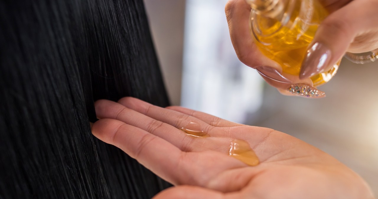 Zrób ciepły olej na włosy i przywróć im blask jak w salonie /123RF/PICSEL