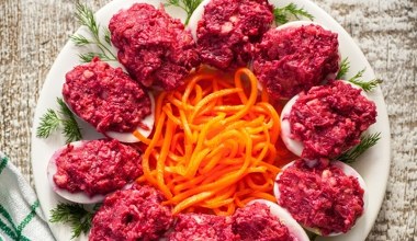 Zrób ćwikłę według przepisu babci. Będziesz mieć do wędliny i faszerowania jajek 