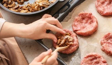 Zrób kotlety drwala, rodzina przybiegnie na obiad bez zapraszania. Są przepyszne i sycące 