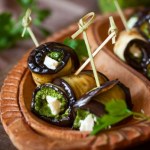 Zrób na andrzejki, a powtórzysz na sylwestra. Sycące roladki imprezowe