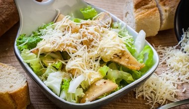 Zrób tę sałatkę na andrzejki. Goście będą się ustawiać w kolejce po dokładkę