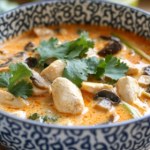 Zrób ten jeden krok z trawą cytrynową. Zupa tom yum zyska niesamowity aromat