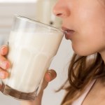 Zrób ten koktajl na śniadanie zamiast owsianki. Kilogram polecą w dół