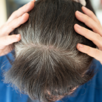 Zrób ten napar i zapomnij o siwieniu włosów. Wystarczy jeden produkt z kuchni