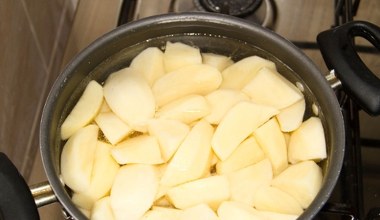 Zrób to, zanim ugotujesz ziemniaki. Będą bardziej kremowe i z mniejszym indeksem glikemicznym