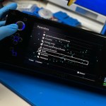 Zrobił to sam! Przenośne PlayStation 4 z ekranem OLED zachwyca fanów