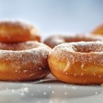 Zrobisz je szybko, wszyscy będą się zajadać. Przepyszne oponki serowe