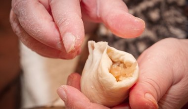 Zrobisz raz, będziesz marzyć o tym farszu. Pierogi z przepisu babci, lepszych nie ma