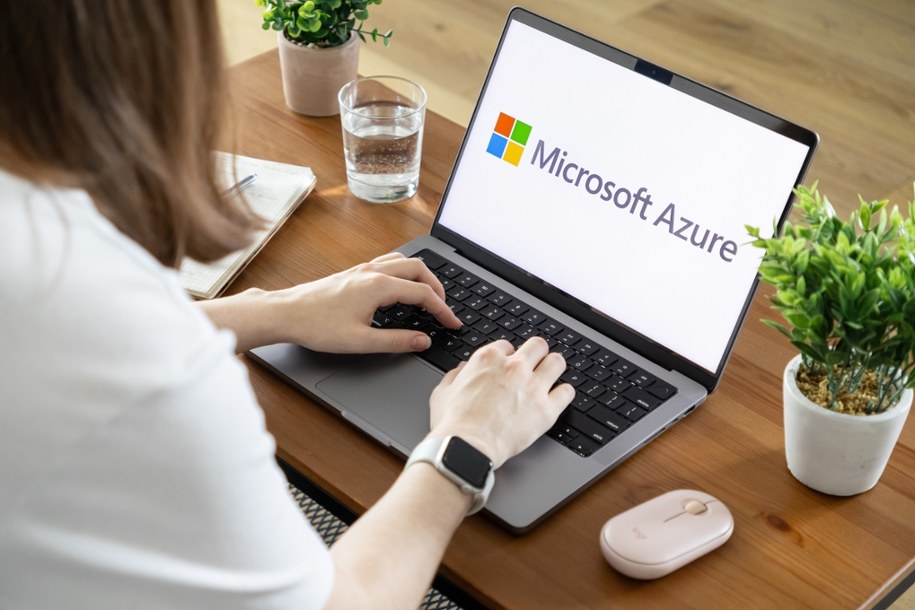 Źródłem problemów była awaria usługi Azure Front Door (AFD) /Shutterstock