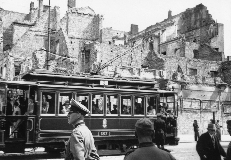 Zrujnowana Warszawa na początku lat 40. ubiegłego wieku /Judaica-Sammlung Richter /PAP/DPA