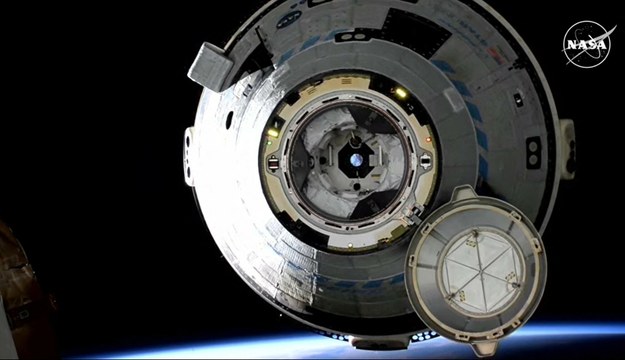 Zrzut ekranu z transmisji na żywo NASA - statek kosmiczny Boeing Starliner powracający na Ziemię bez astronautów. NASA uznała, że ​​ryzyko jest zbyt duże /NASA / AFP /East News