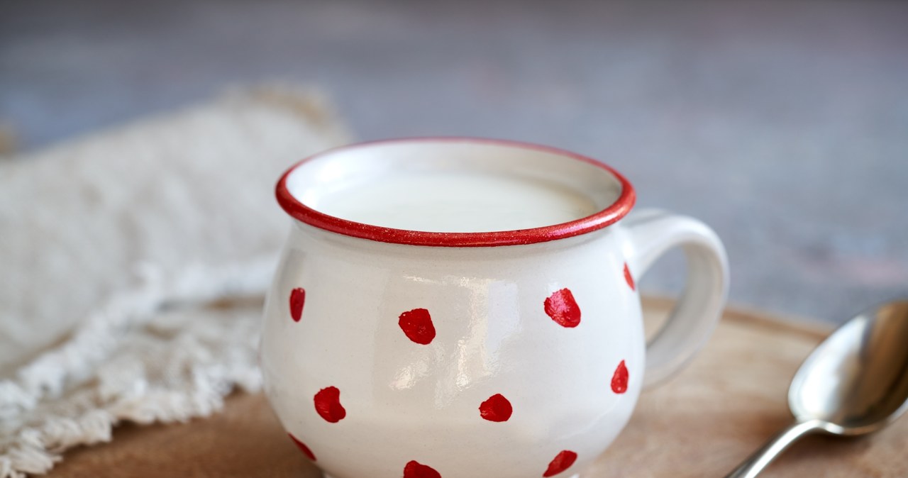 Zsiadłe mleko jest zdrowe i pomoże ci zadbać o obrusy przed świętami /123RF/PICSEL