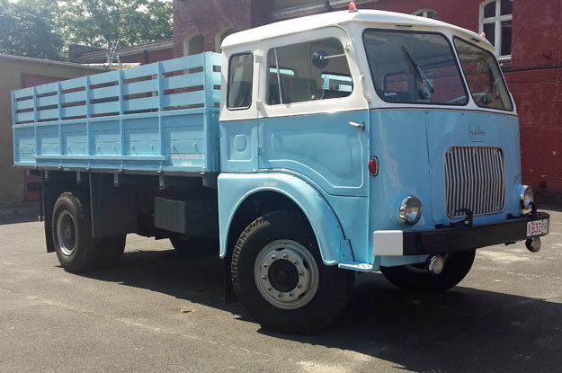 Pierwszy duży ciężarowy samochód polskiej konstrukcji - motoryzacja