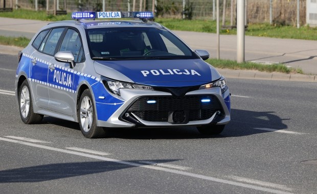Zuchwała kradzież radiowozu w Szczecinie. Odjechał autem na oczach policjantów