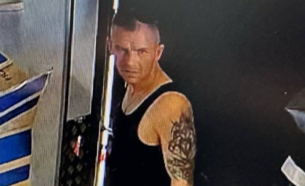 Zuchwała kradzież w biały dzień. Rozpoznajesz tego mężczyznę?