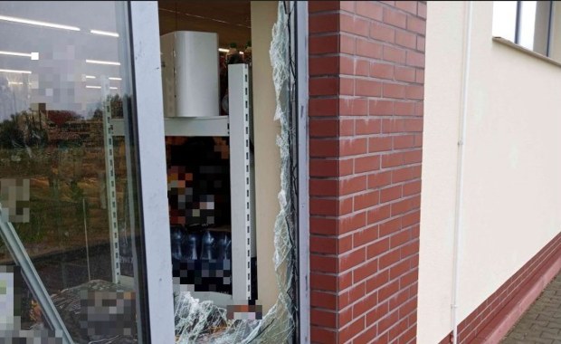 Zuchwałe włamania. Przebrani za malarzy kradli papierosy i alkohol