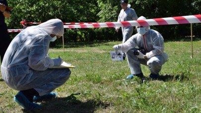 Zuchwały napad w Jankach: Policja znalazła samochód i broń bandytów