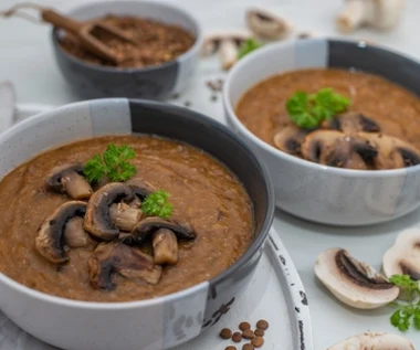 Zupa pieczarkowa ma jeszcze więcej smaku. Prosty trik, który warto zastosować w kuchni