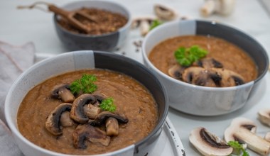 Zupa pieczarkowa ma jeszcze więcej smaku. Prosty trik, który warto zastosować w kuchni