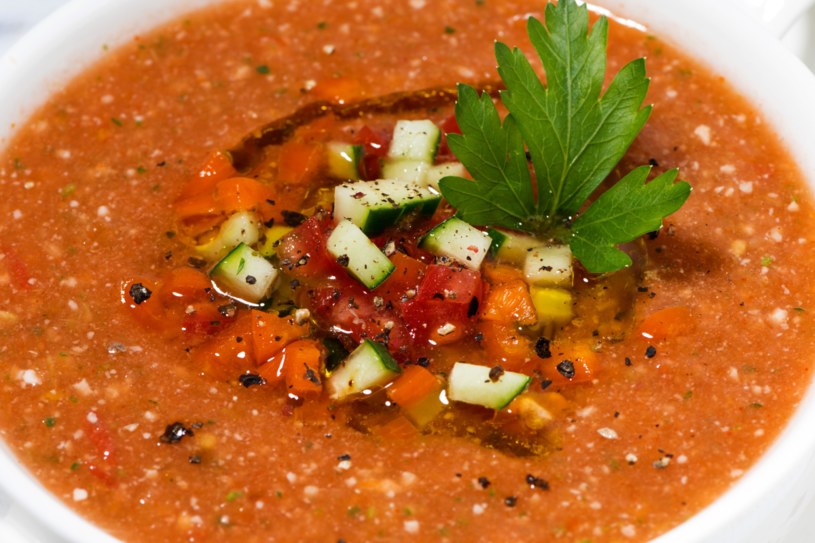 Zupa pomidorowa to idealne danie na obiad. Niestety, podczas gotowania łatwo o kulinarną wpadkę /123RF/PICSEL