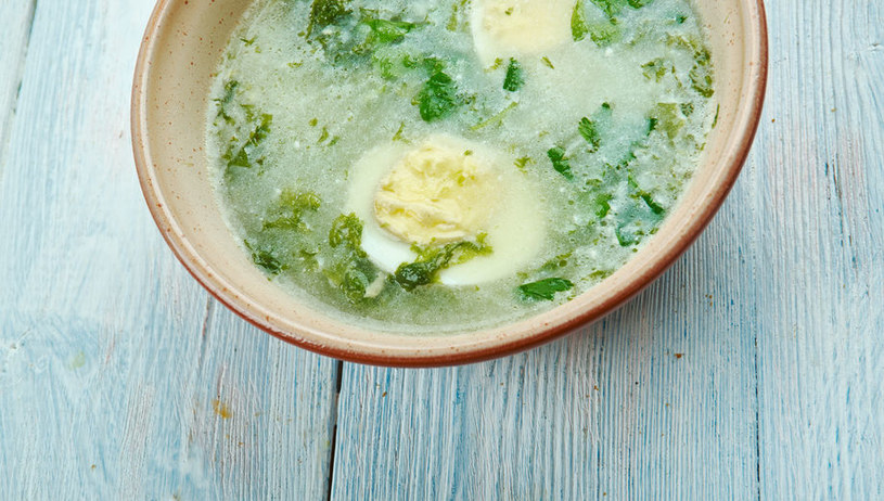 Zupa szczawiowa najlepiej smakuje z jajkiem /123RF/PICSEL