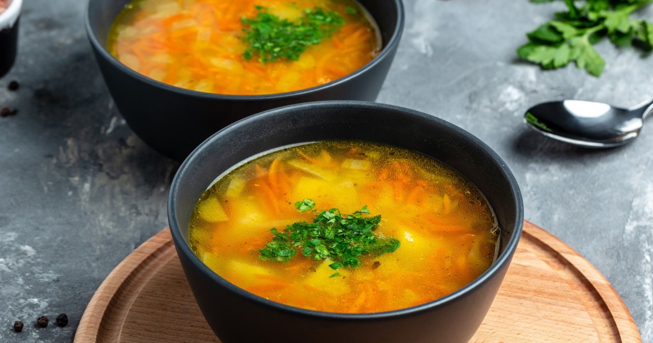 Zupa z soczewicy świetnie sprawdzi się na rozgrzewający zimowy obiad / kovalnadiya /123RF/PICSEL
