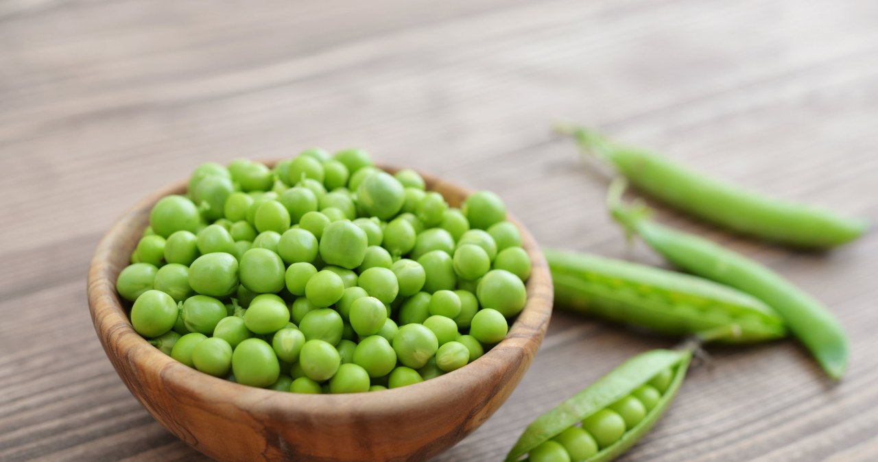 Zupę krem można przygotować zarówno ze świeżego, jak i mrożonego groszku /123RF/PICSEL