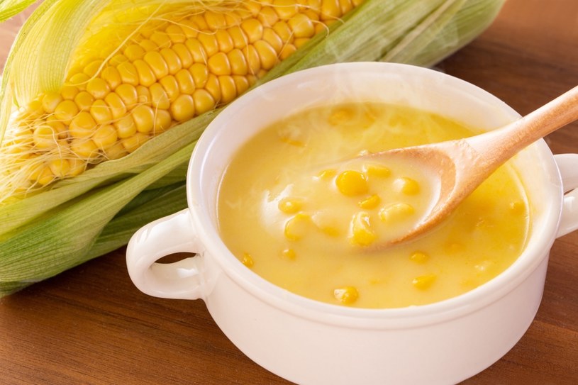 Zupę kukurydzianą robimy z kukurydzy, mleka i masła. /Pixel