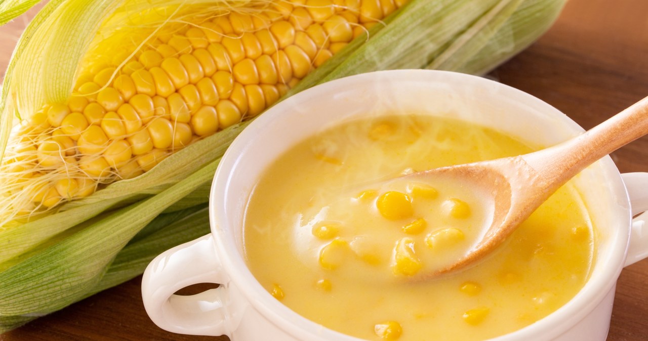 Zupę kukurydzianą robimy z kukurydzy, mleka i masła. /Pixel
