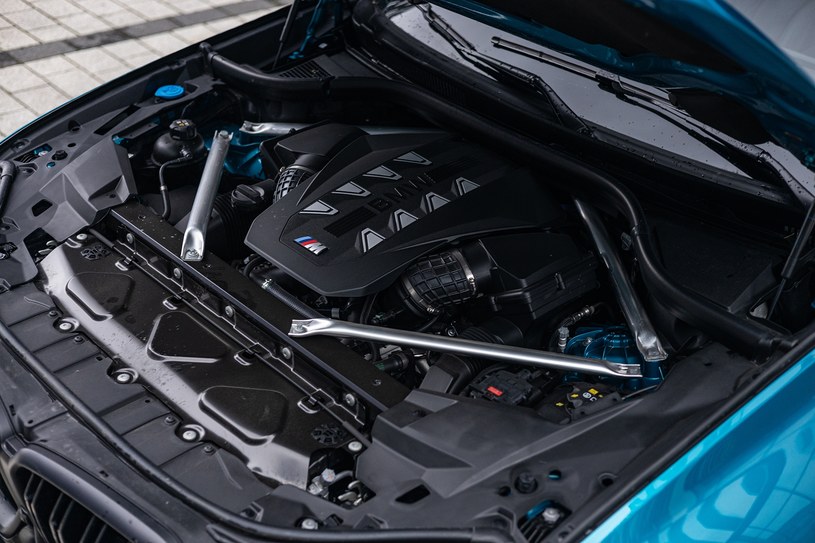 Zupełnie nowy, jakby ten sam - podwójnie doładowane V8 w BMW X6 M60i ma identyczne parametry co V8 w X6 M50i. Nawet pojemność jest taka sama, co do centymetra sześciennego /Karol Tynka /INTERIA.PL