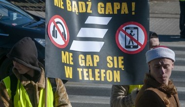 Zupełny zakaz używania telefonów na przejściach. Jest stanowisko ministerstwa