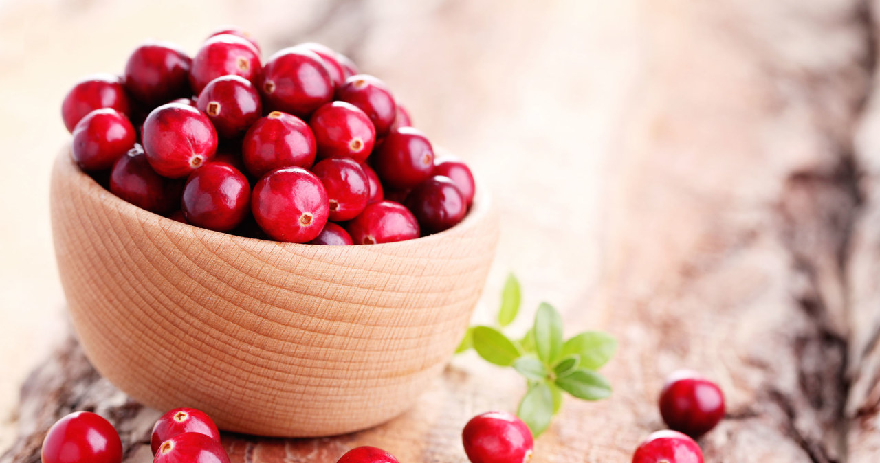 Żurawina i preparaty produkowane na jej bazie to naturalne remedium na wiele dolegliwości. Tak jest w przypadku żurawinowego soku. /123RF/PICSEL
