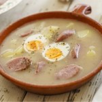 Żurek last minute bez zakwasu i bez chemii. Tak zrobisz go zdrowiej niż z torebki