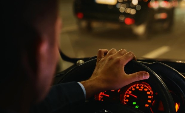 Żurek: Monitoring i nadzór elektroniczny sposobami na łamanie zakazu prowadzenia pojazdów