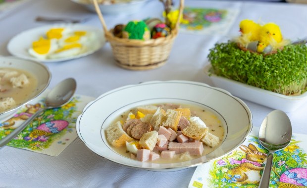 Żurek wygrywa z sałatką jarzynową. Jak będzie wyglądać typowa polska Wielkanoc?