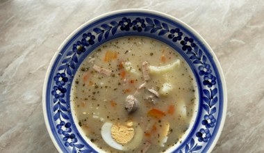 Żurek z przepisu babci Wiesi z Podlasia to majstersztyk. Jeden dodatek sprawia, że smakuje lepiej niż inne