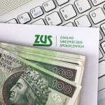ZUS już ogłosił wypłaty 1636 zł. Pieniądze wyśle po 14 dniach