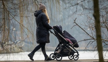 ZUS kontra matki. Kobiety dostają wezwania zwrotu zasiłków. Oto powód