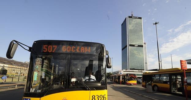 ZUS nakazuje pracodawcom naliczać składki od ekwiwalentów pieniężnych /AFP