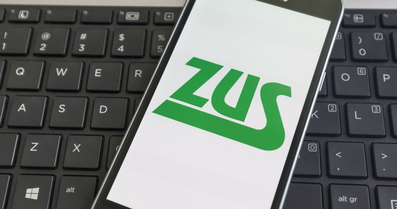 ZUS ostrzega Polaków. Tego nie zrobisz 9 maja /ARKADIUSZ ZIOLEK/East News /East News