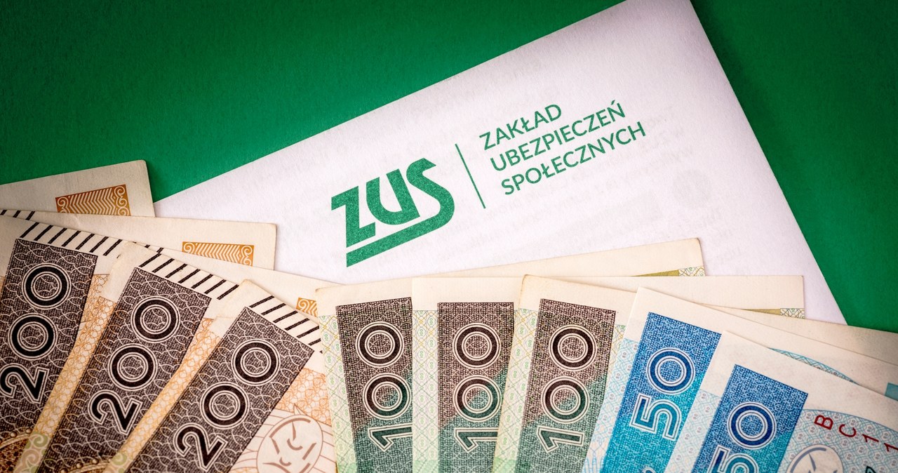 ZUS poinformował, że wpłynęły 427 024 wnioski o zwrot nadpłaty na łączną kwotę 841,5 mln zł /123RF/PICSEL