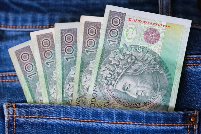 ZUS rozpoczął przyjmowanie wniosków o 500 plus na nowy okres świadczeniowy /Beata Zawrzel /East News