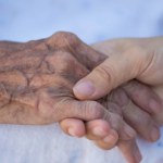 ZUS wypłaca emeryturę po zmarłym. Pieniądze wysyłają na wniosek