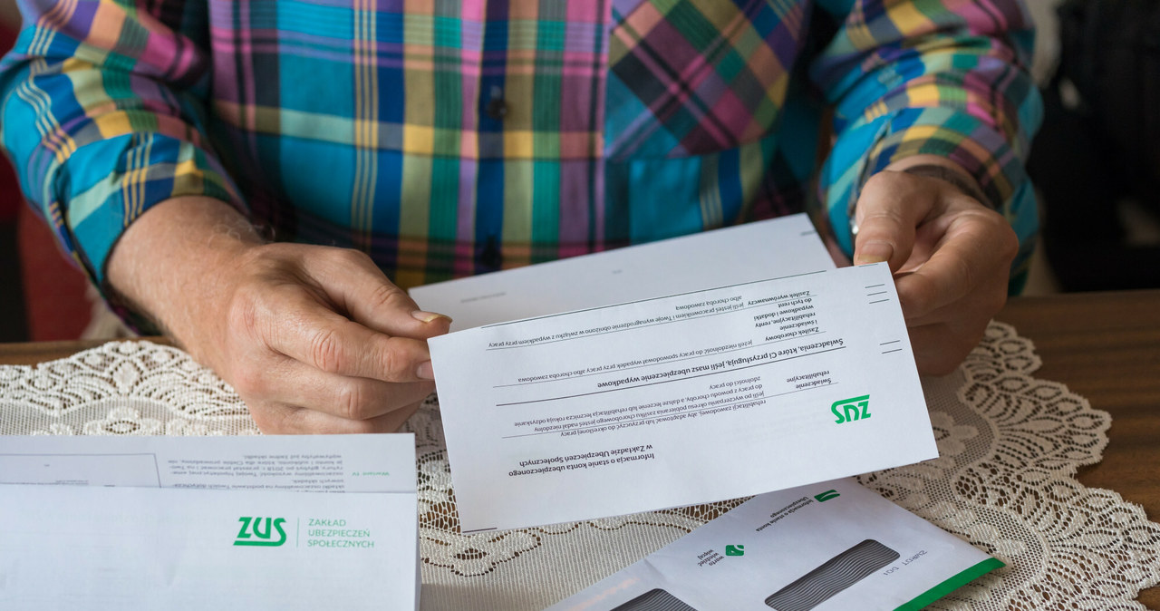 ZUS wysyła deklaracje PIT za 2020 r. dla emerytów i rencistów /Arkadiusz Ziółek /East News