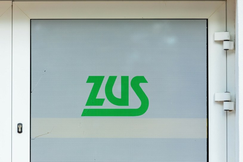 ZUS zwrócił przedsiębiorcom ponad miliard złotych w związku z nadpłatą składek zdrowotnych / Arkadiusz Ziolek /East News