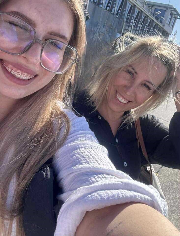 Zuza z mamą /materiały prasowe Szlachetnej Paczki  /