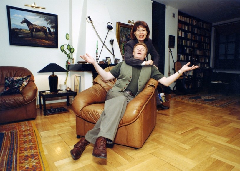 Zuzanna i Daniel Olbrychscy w swoim mieszkaniu na warszawskim osiedlu Stegny /Zenon Zyburtowicz /East News